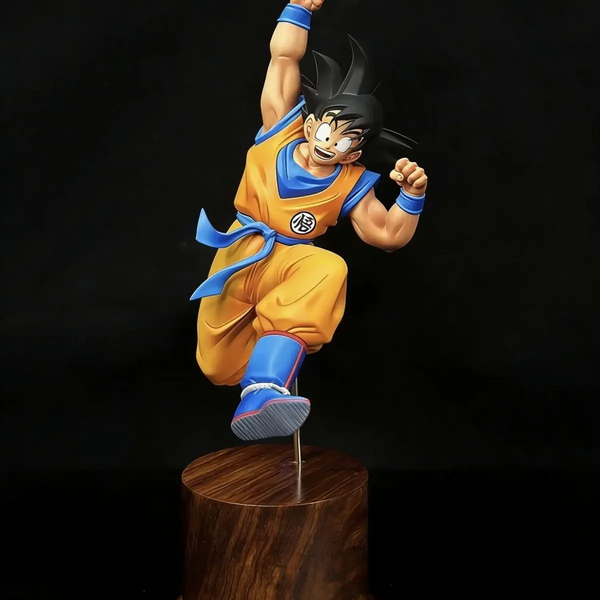 Nuovo Goku Dragon Ball Anime Figure 23 CM Son Goku Salto Figurine PVC Statua Camera Ornamento Collezione Modello Giocattoli Regali Di Natale