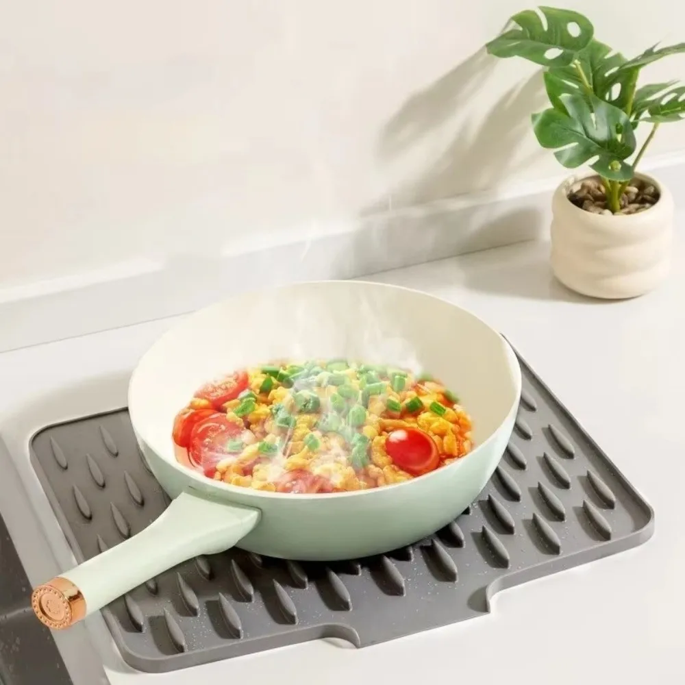 Silicone Kitchen Drainage Mat Sloped Heat Resistant Countertop Drain Mat Multi-Function Non-Slip Base Silicone Drain Mat