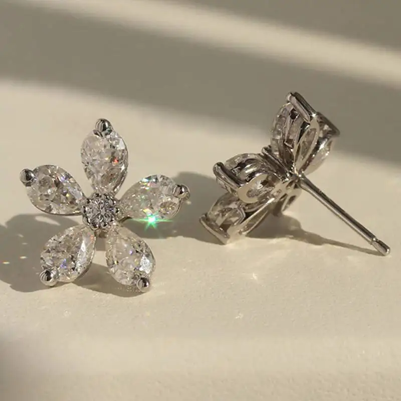 Huitan Niedliche blumenförmige Damen-Ohrstecker, ästhetische Accessoires mit hellem CZ, Hochzeit, Alltag, Mode, Verlobung, schicker Schmuck