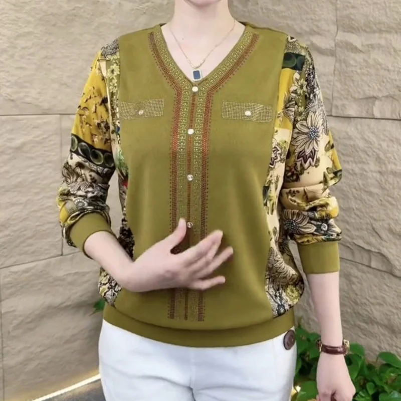 Damenmode Temperament gedruckt Langarm Tops Herbst Winter Verdickung koreanische V-Ausschnitt Diamanten T-Shirt weibliche Kleidung