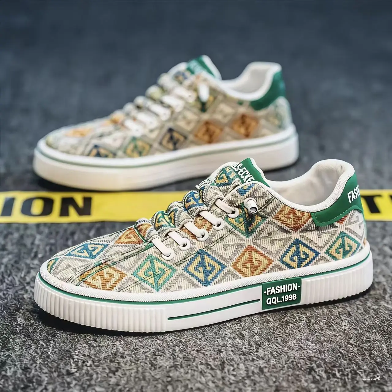 Men's Summer Slip-On Canvas Shoes Thick Bottom Sports Shell Toe Anti-Collision Heightening Board Casual Breathable Footwear