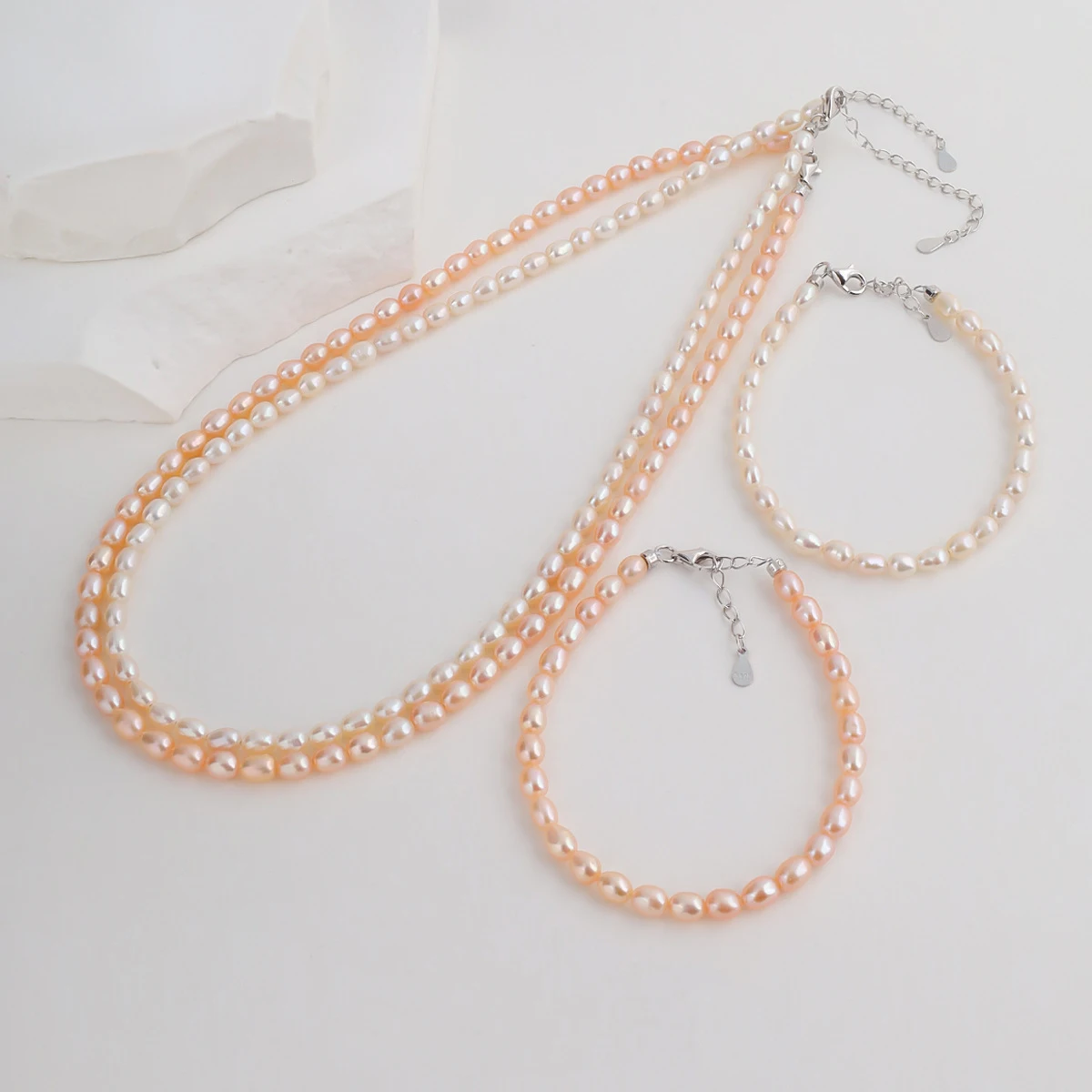 

Multiple shares Japanese AAA+ South Sea White Pearl Necklace Original Real shot photos, what you see is what you will receive.