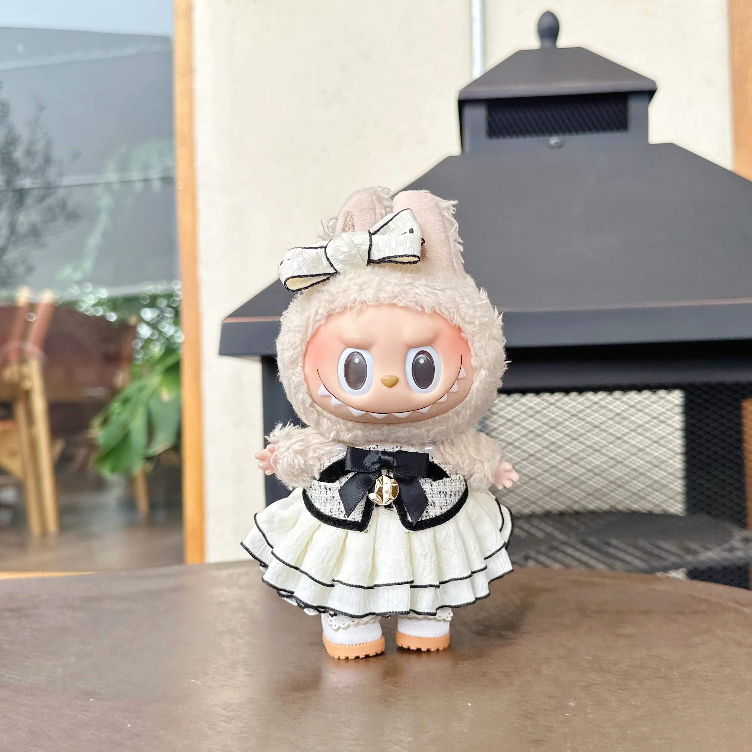 Erste, zweite und dritte Generation Blindbox-Anhänger, Canvas-Kleidung, Labubu-Vinylpuppen, beige Abendkleider, Kleider usw