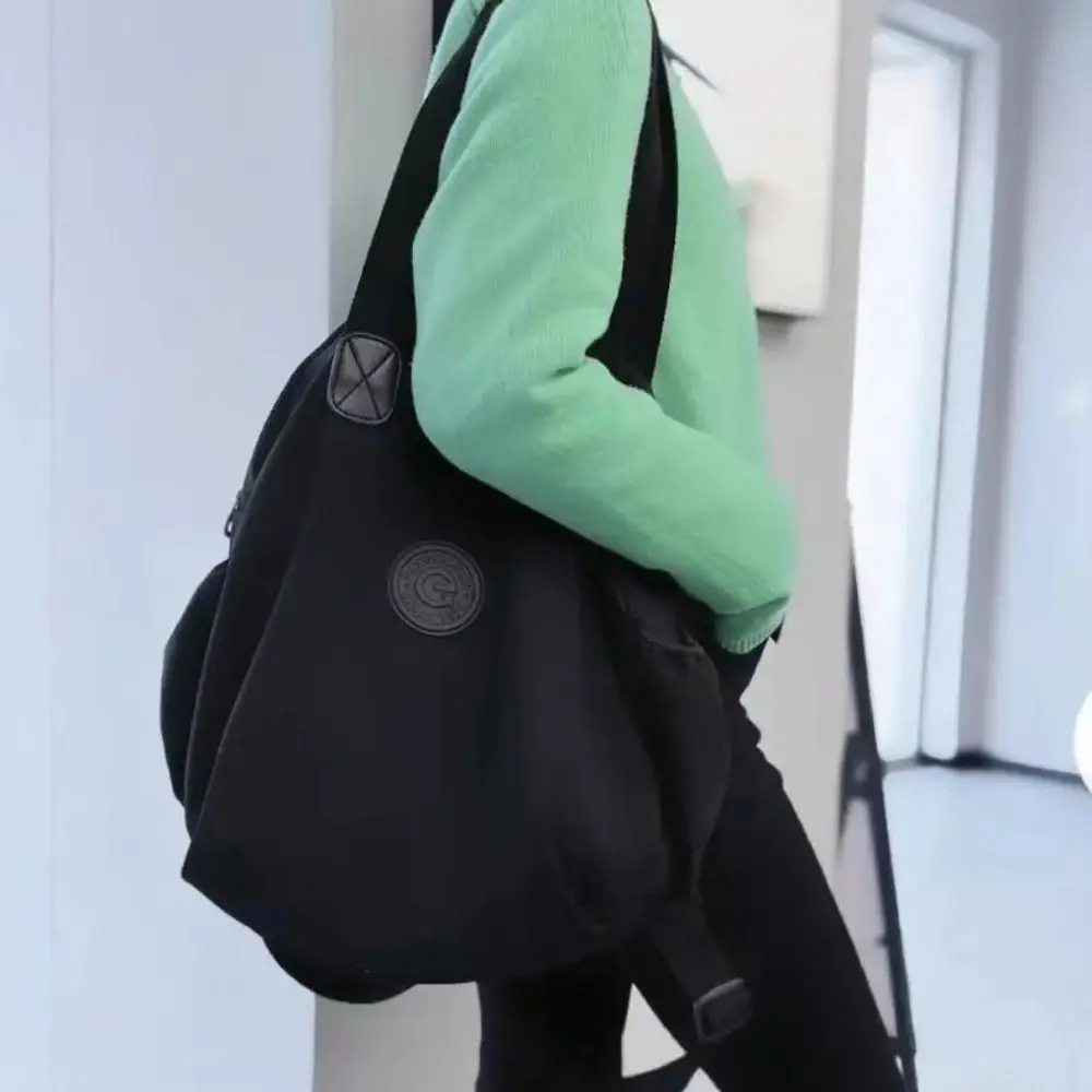 Zaino sportivo in nylon stile coreano casual Borsa a tracolla da viaggio di grande capacità in tinta unita Borsa da fitness in nylon per ragazze