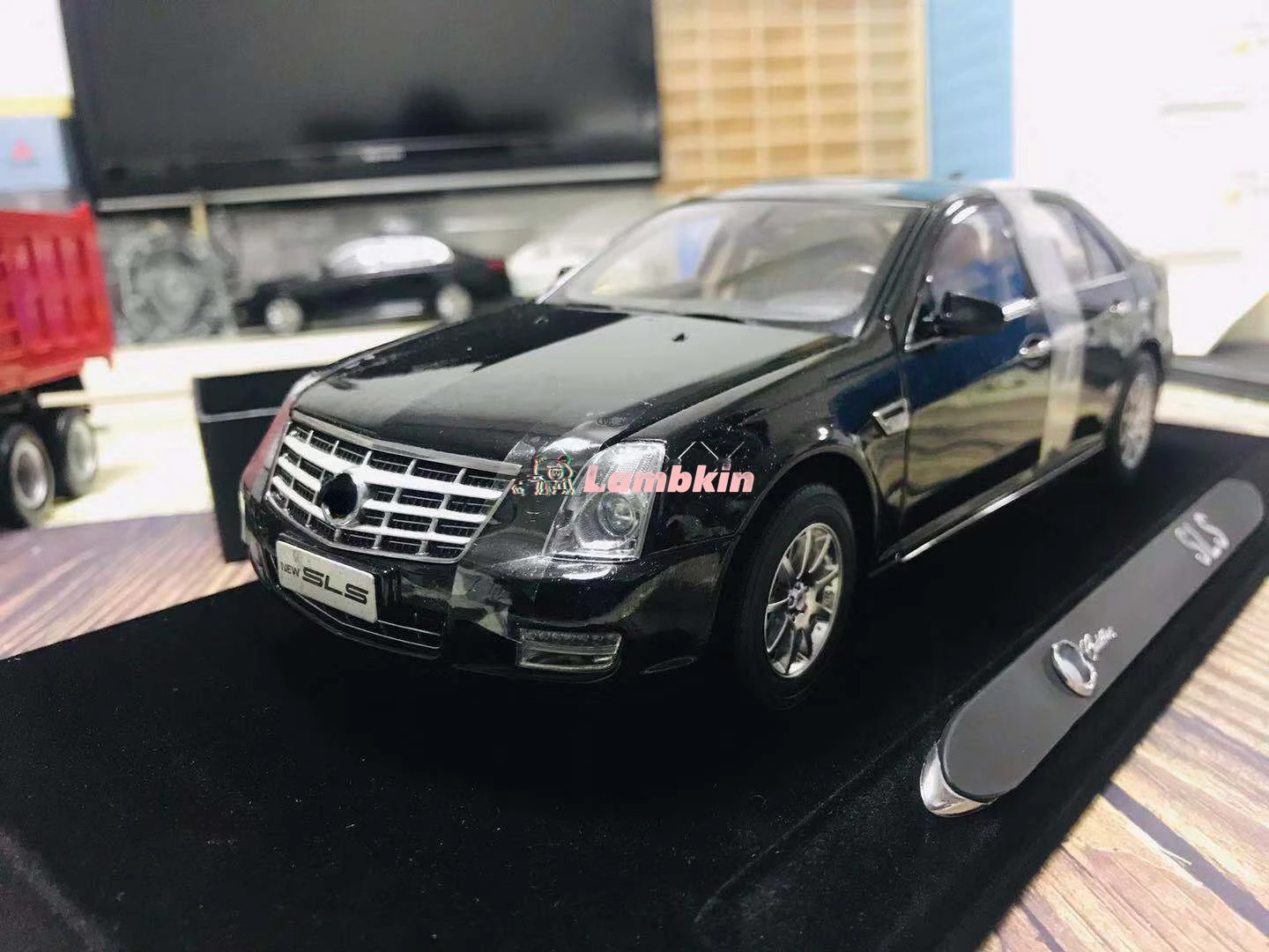 Model Decoration 1:18 For Genuine GM Cadillac NEW SLS Savage Red Tail Lights Out of Print Model Slight Rash Only one available