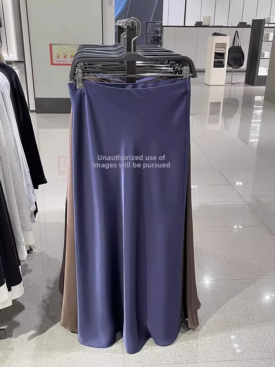 

Spring New Arrival Women's Fashion Satin A-Line Midi Skirt Midi Skirt Fashionable Casual mid Waist Silk Satin Skirt