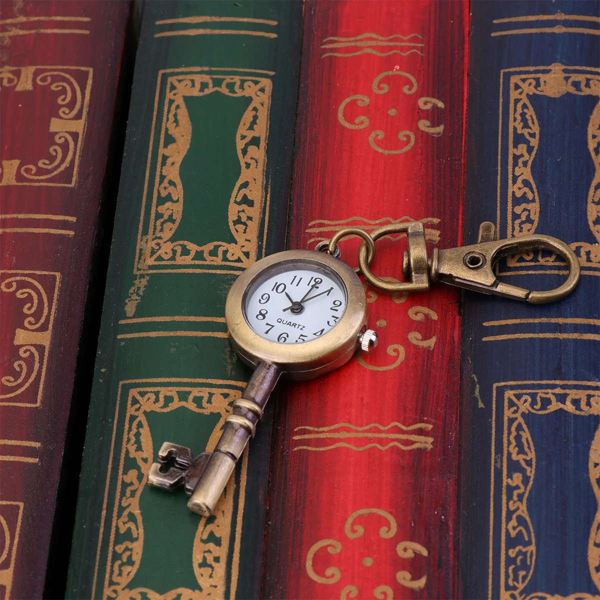 Jam Tangan Gantungan Kunci Retro Jam Saku Portabel Kreatif Detail Indah Mudah Dibaca Dekorasi Pakaian Hadiah untuk Wanita Pria