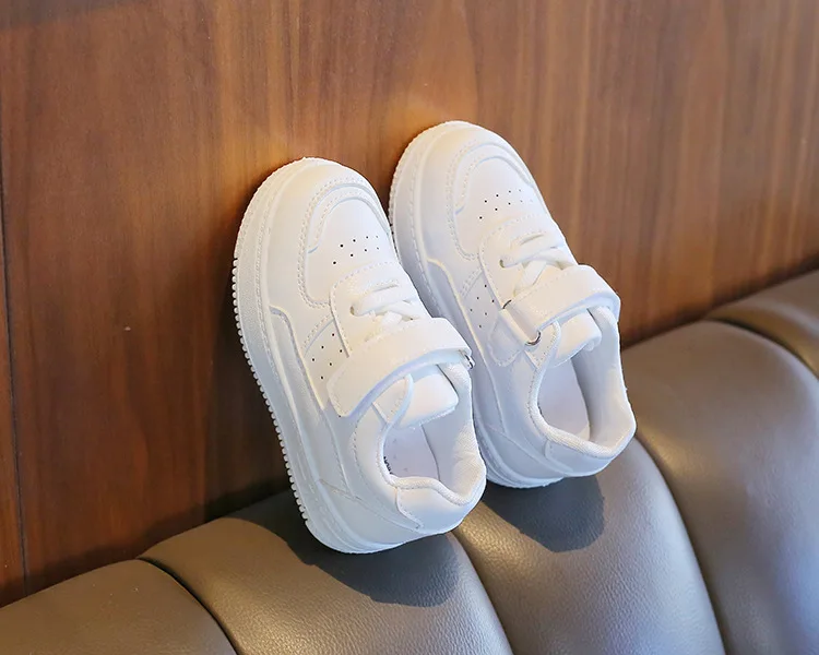 2026 Herbst Kinder-Sneaker Jungen Freizeitschuhe Leder Flache Schüler-Gehschuhe Rutschfeste Mädchen Leichte Sportschuhe – Detail 4
