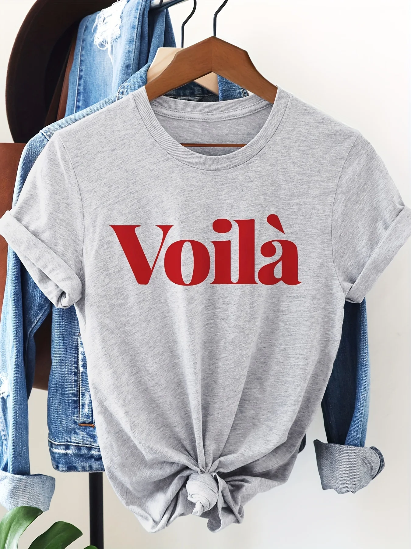 Ladies' Casual Round Neck T-shirt with Eye-catching Red 