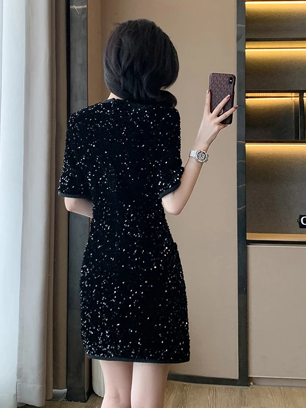 여름 신상 여성 반팔 라운드넥 반짝이는 슬림핏 드레스 화려한 자수 블랙 미니 드레스 패셔너블 출퇴근룩