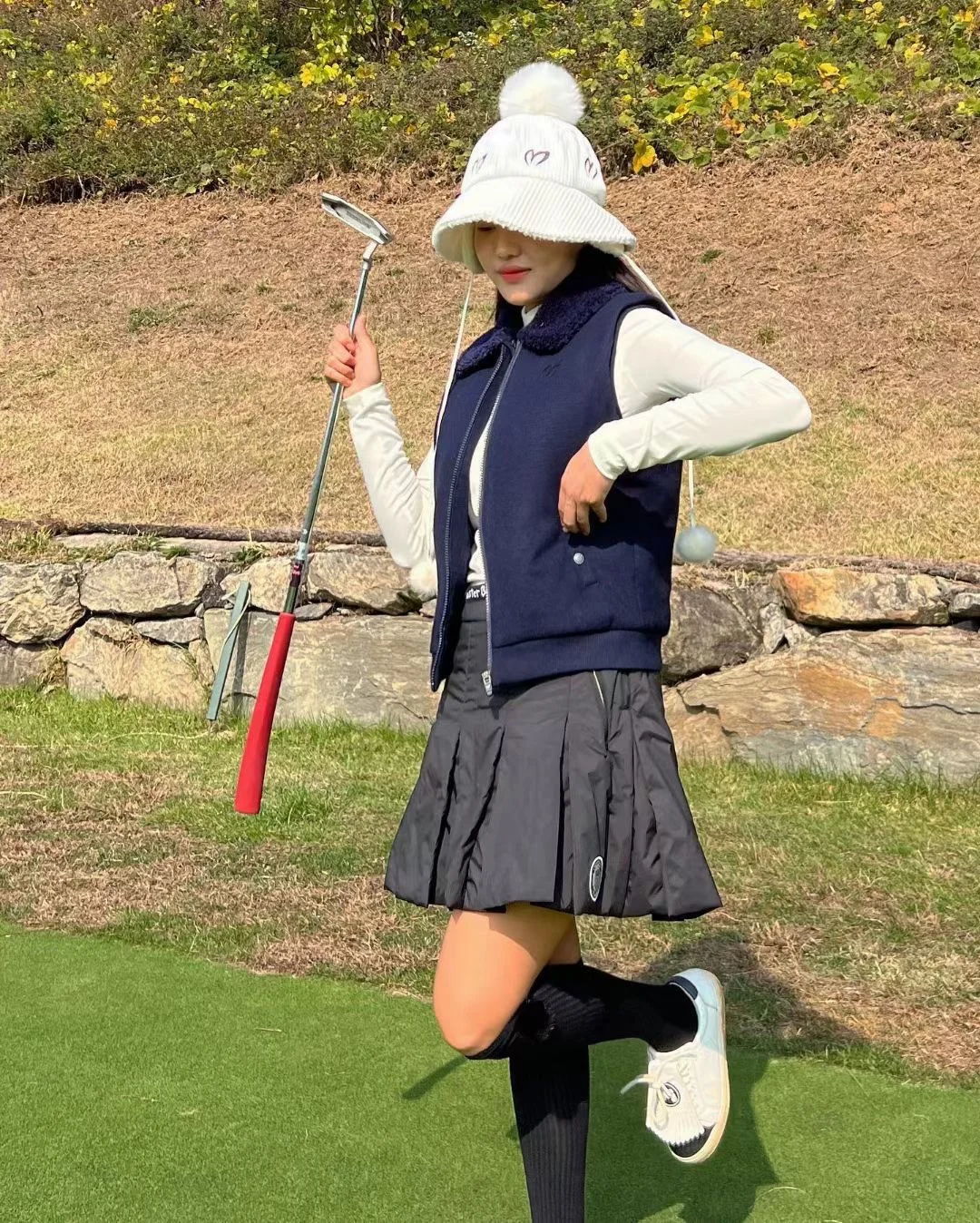 قبعة دلو جولف شتوية فاخرة، عزل حراري مع لمسات فرو، حزام قابل للتعديل مقاوم للرياح للرياضة