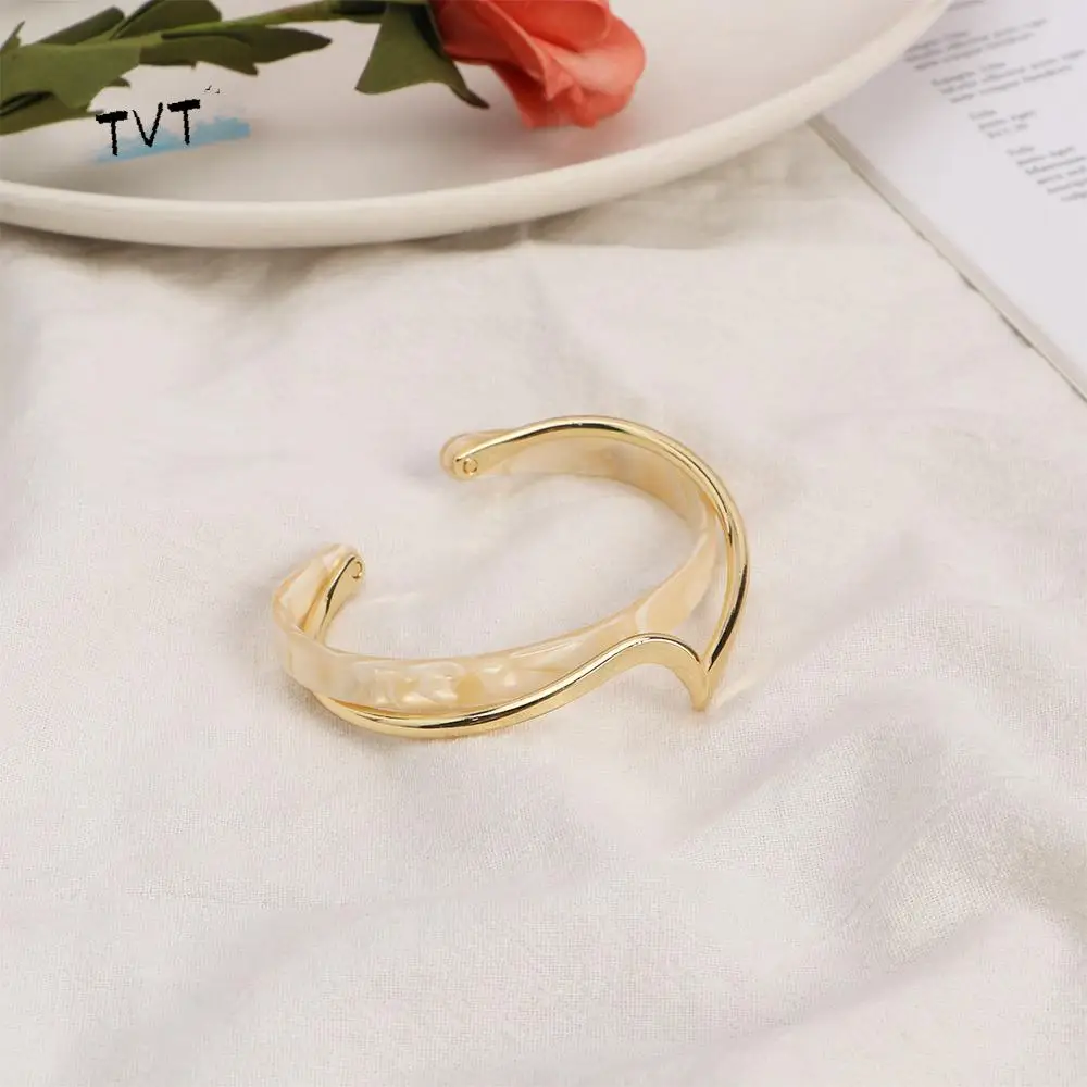 

Women Copper Texture Curved Irregular Bangles White Shell Plate Bracelet