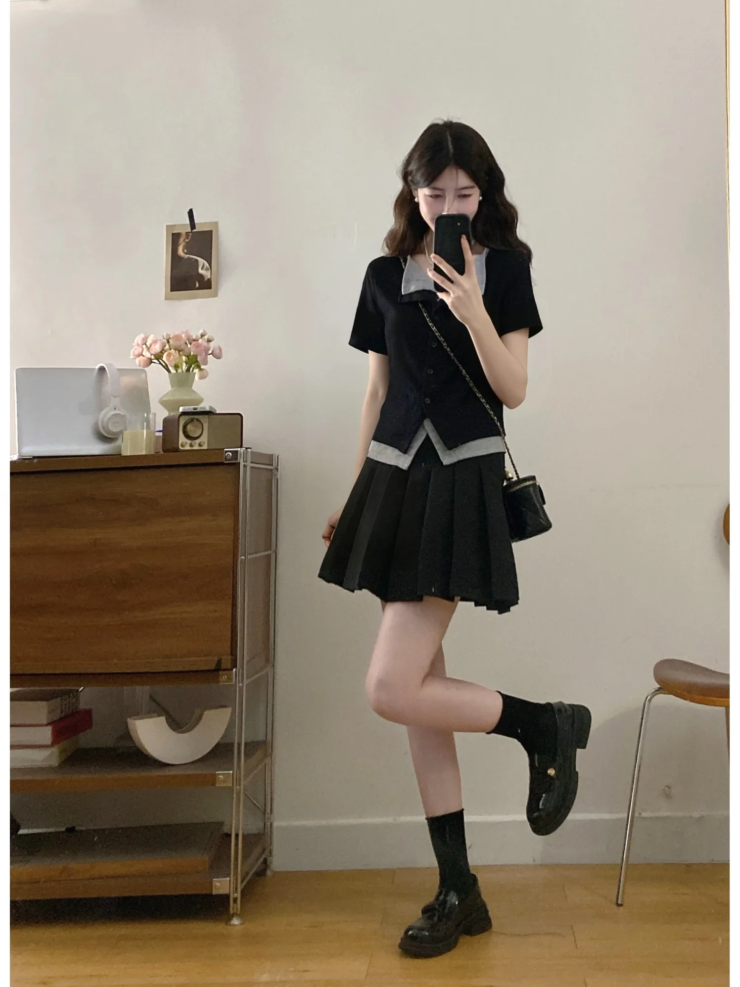 

Fashionable Korean Style Women's Summer Slimming Illusion Two-Piece Set with Pleated Skirt And Short Sleeve Top