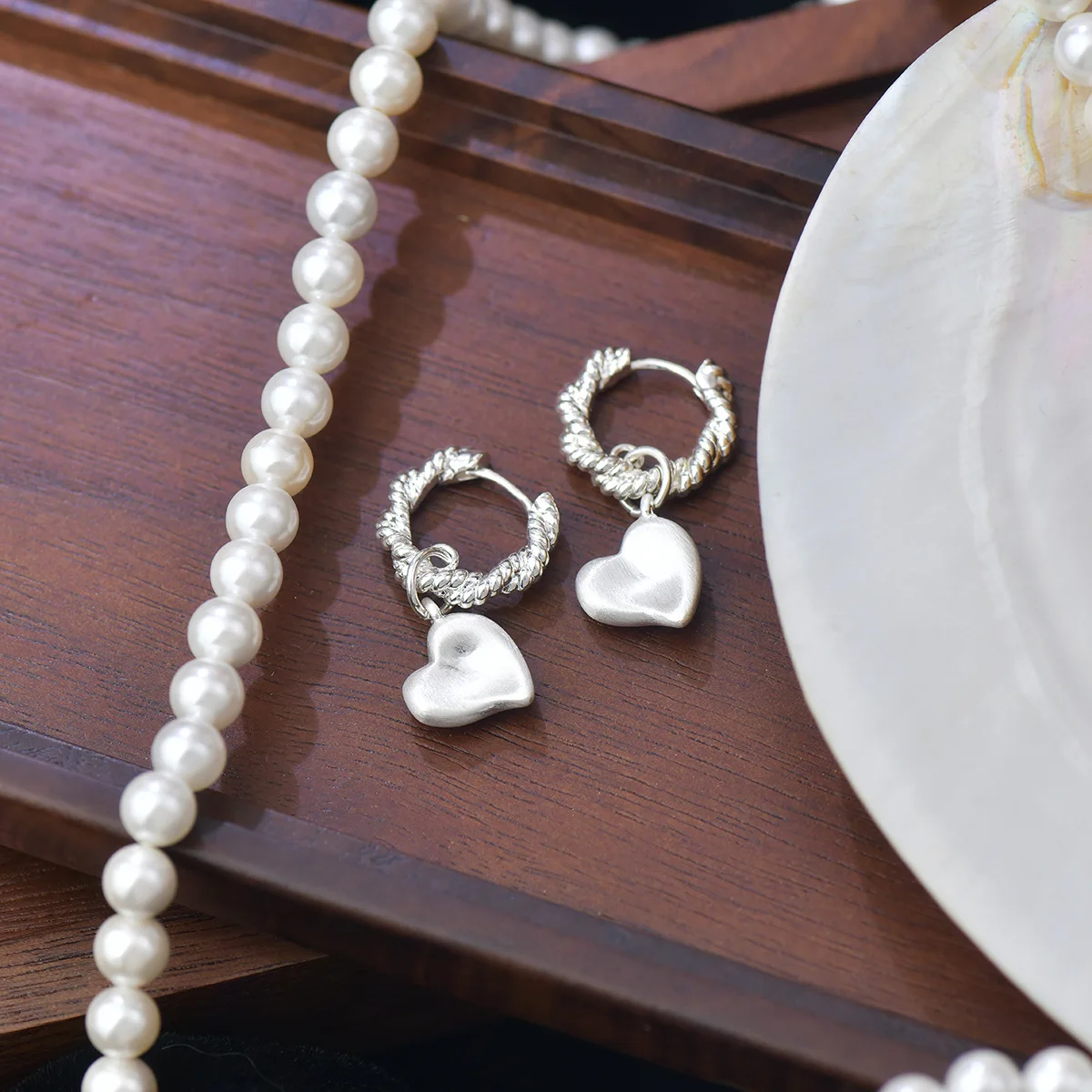 Damo Delicate Heart Earrings Brushed Round Earrings For Women Tarnish Free Jewelry Waterproof Design Luxury Jewelry Girldfriend