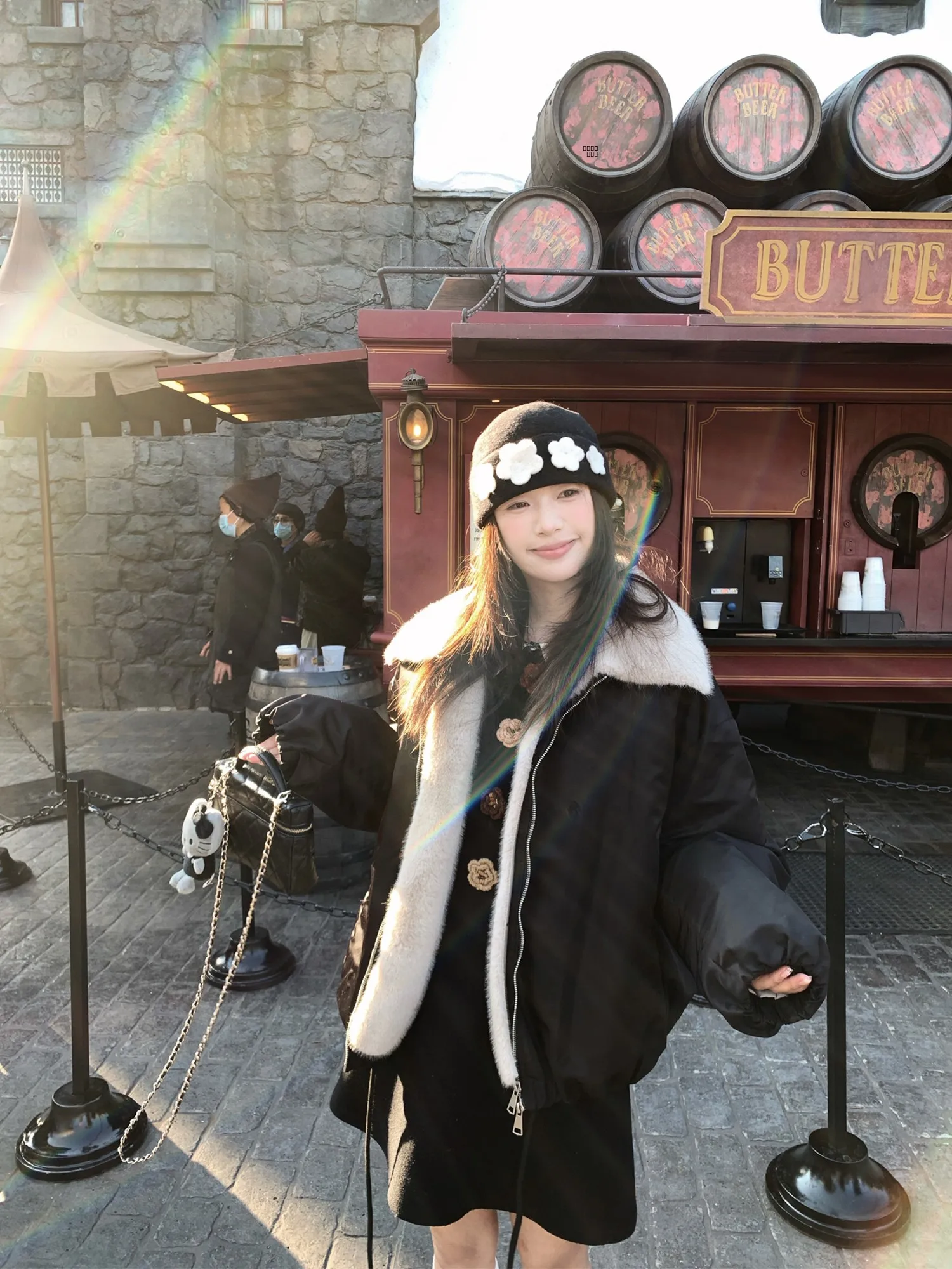 

Экологичное пуховое пальто из меха и пуха от Small Lady Brittany с водоотталкивающими свойствами, из высококачественной мягкой ткани Nubu.