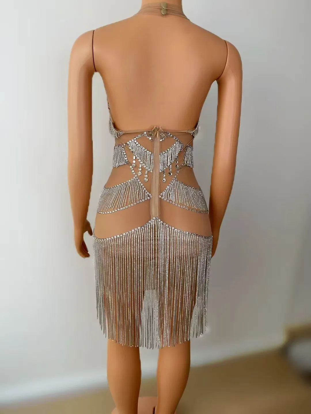 엠보싱 넥 걸이 꽉 끼는 섹시한 컷 메쉬 백리스 체인 깃털 짧은 스커트 PartyNightclub 바 공연 의상 A714