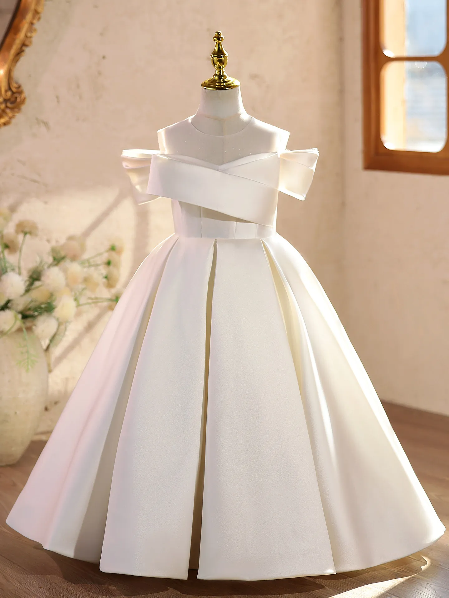 

JDY Custom Flower Girl Dress for Wedding First Christmas Party with Off Shoulder Satin Bodice and Full Pleated Ball Gown Skirt