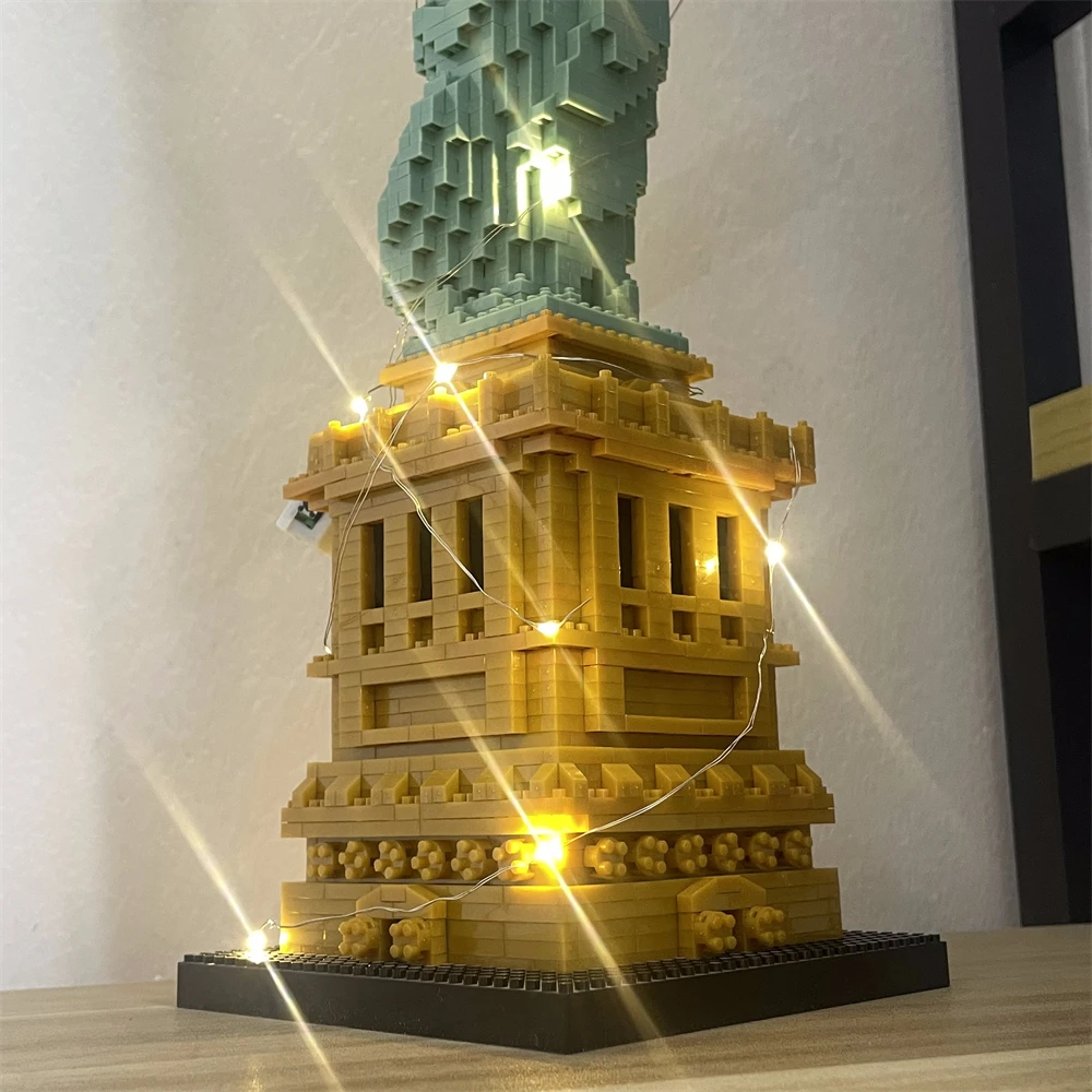 Statue of Liberty - European Historical Architecture Micro Mini Building Blocks Toy: Symbol of Freedom, Justice, and Peace