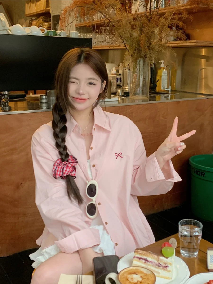 

Новая женская свободная куртка с длинными рукавами на весну 2024 года, повседневная, с защитой от солнца, в корейском стиле, для поездок на работу, на пуговицах, ветрозащитная.