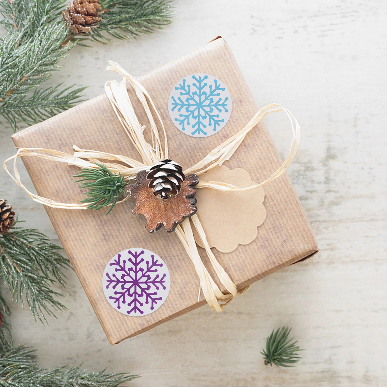 

500pcs Christmas Snowflake Round Scrapbooking For Gift Cards Envelopes Candy Bags Xmas Adhesive Embellishment Holiday Sticker