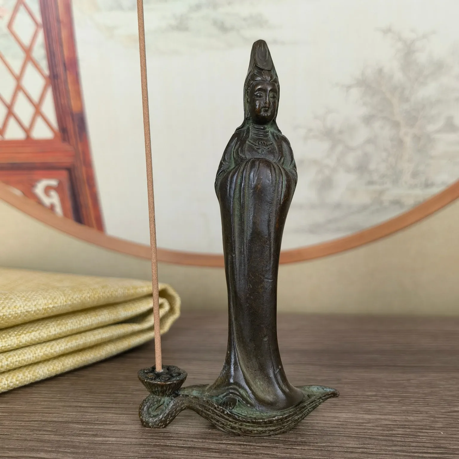 

Sculptures do old copper standing Guanyin ornaments, retro Chinese home desktop cultural and play incense