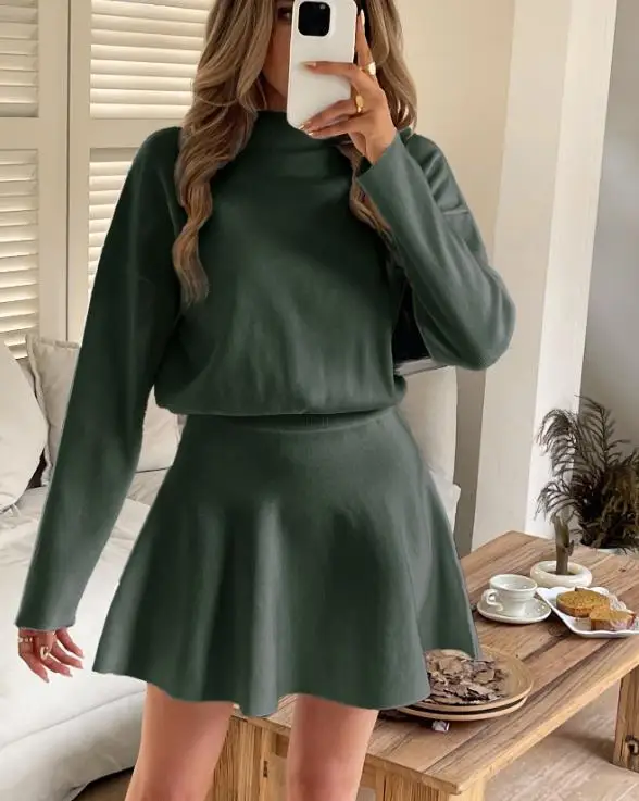 Abito da donna 2025 Ultimo autunno e inverno Elegante sexy tinta unita a maniche lunghe in lana Gonna corta Maglione Abbigliamento donna