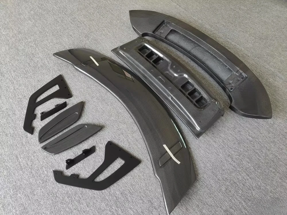 Vertical Taillight Type Dry Carbon Fiber Rear Spoiler Body Kit for Upgrade, Large Tail Wing Car Customization Kit