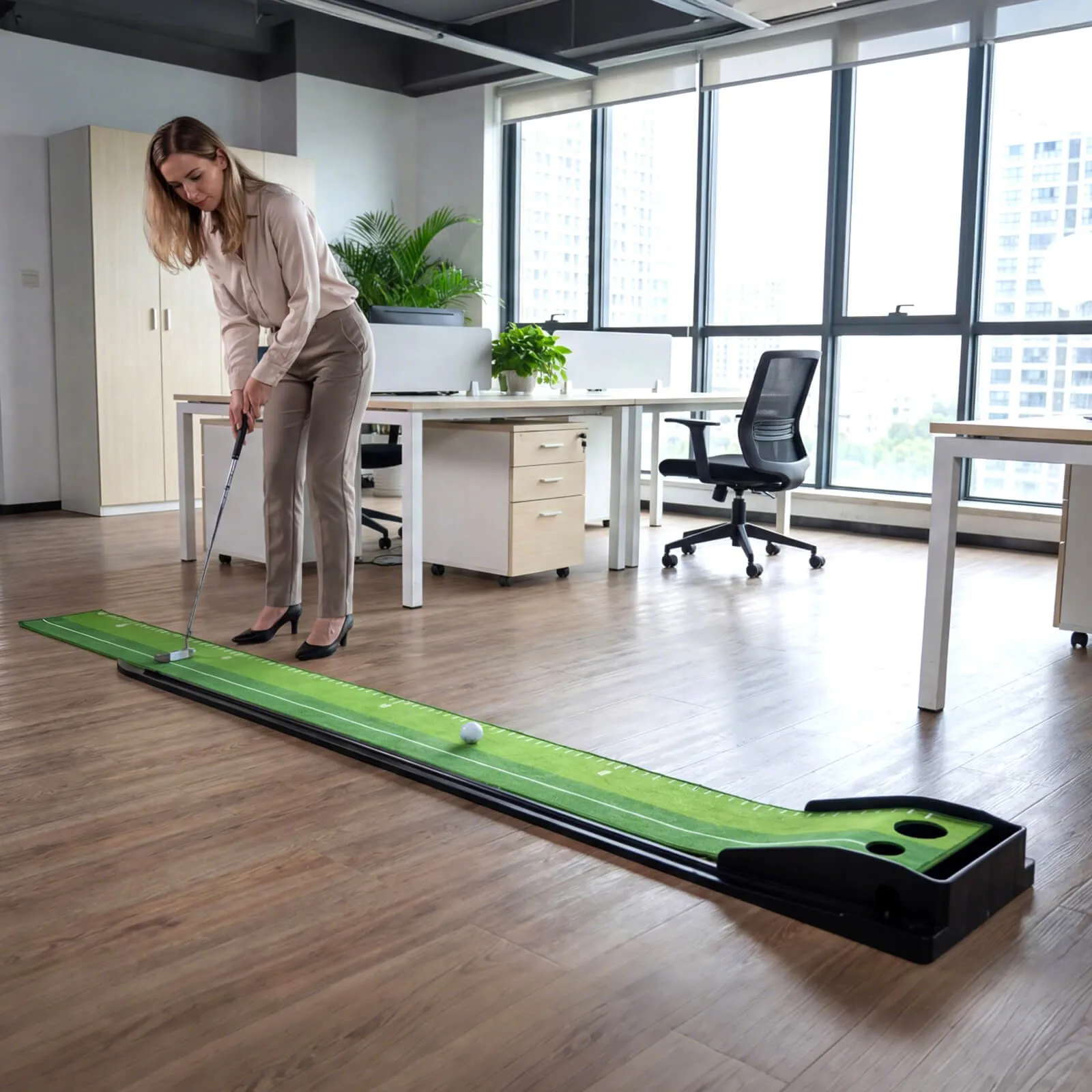 

Putting Green Indoor with Auto Ball Return 3Putting Practice Balls Non-Slip Base