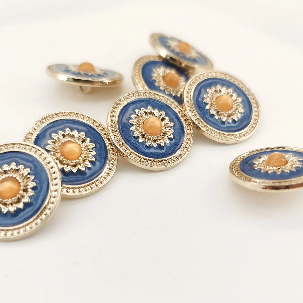 6 Stück 20mm Hochwertige Retro-Stil Kunstblumen-Dekorationsknöpfe, Nähzubehör für Kleidung, DIY-Nähhandwerk, Neu – Detail 5