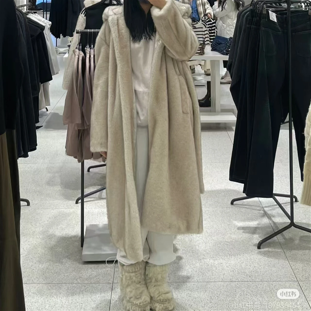 เสื้อโค้ทขนเฟอร์เทียมทรงยาวสำหรับผู้หญิง มีฮู้ด หนา อุ่น หรูหรา สไตล์ Y2k เสื้อแจ็คเก็ตสตรีทแวร์ เสื้อคลุมทำงาน สำหรับฤดูใบไม้ร่วงและฤดูหนาว ปี 2025