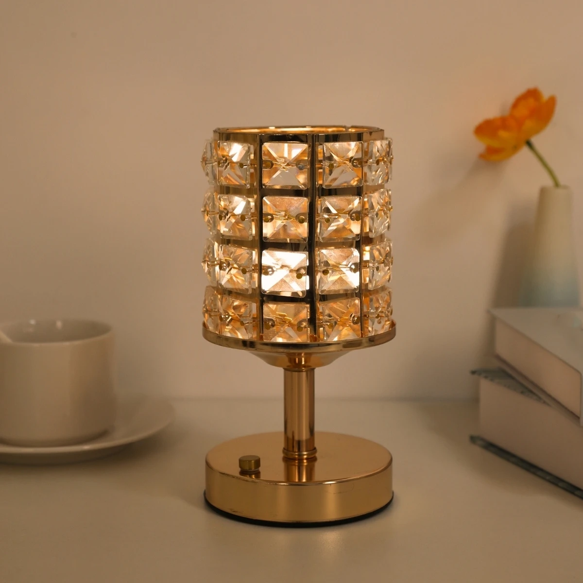 Light Luxury Creative Crystal Table Lamp - USB Rechargeable Color Changing Night Light Suitable for Bedroom and Cafe Decoration