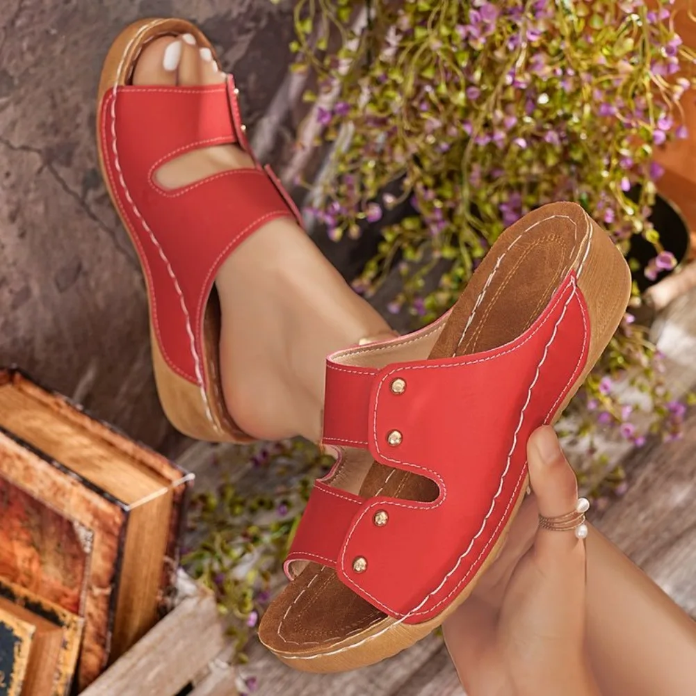Chinelos femininos sapatos de designer de luxo para mulher sandálias cunhas chinelo feminino mujer clappers 2026 novas sandálias chinelos de verão