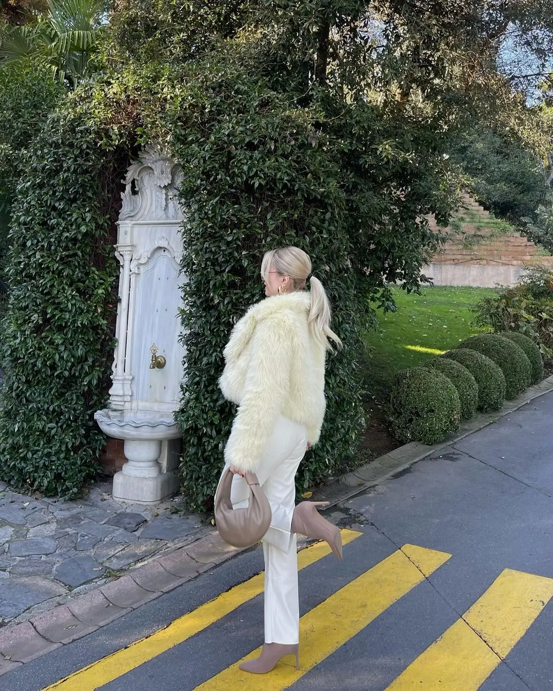 Yellow Short Faux Fur Coat Women Lapel Long Sleeve Fluffy Loose Cardigan Jacket 2025 Winter Lady Thicken Warm Street Outerwear