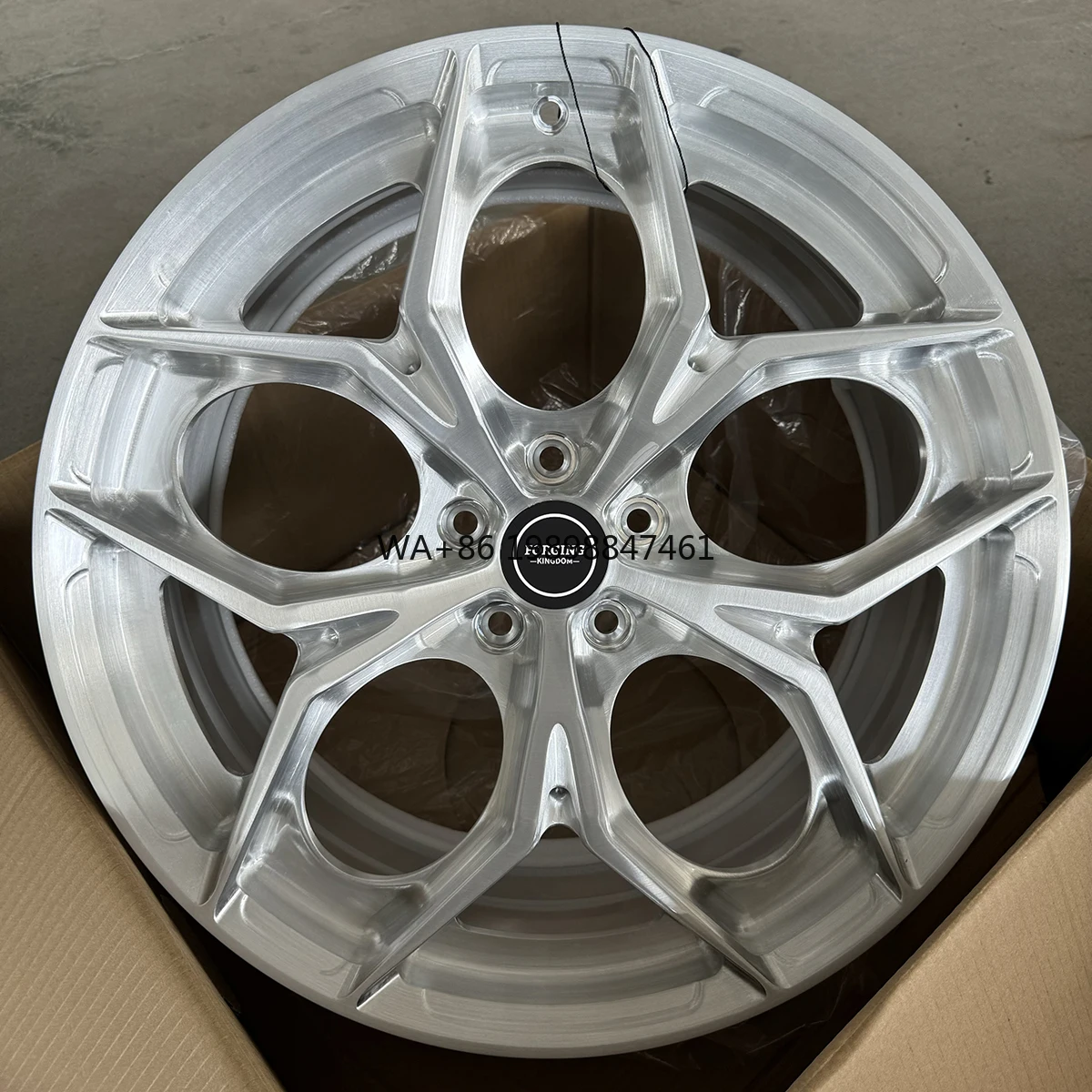 

Hot-Selling 17-26 Inch Custom Forged Wheels New Deep Dish Design with Bronze Finish Multi-Hole Spacing 5 * 112/5 * 114.3/5 * 120