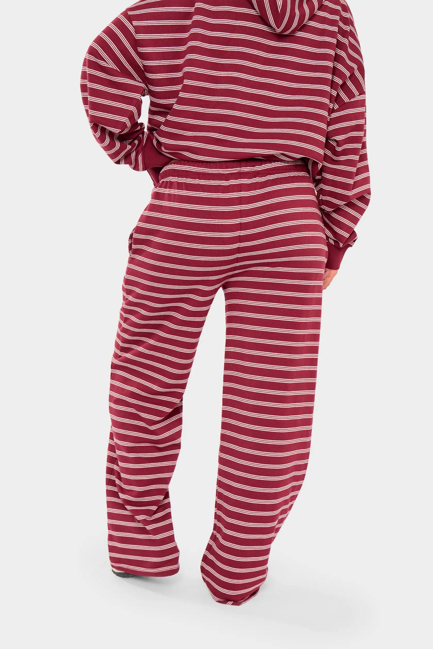 ملابس نسائية مكونة من قطعتين بأكمام طويلة وقلنسوة كبيرة الحجم ومجموعة ركض مخططة ملابس رياضية