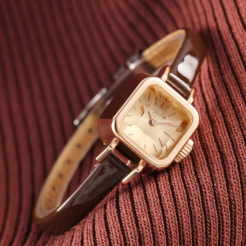 Authentic Korean style square women's watch, student style, leather strap, retro small sugar square watch, suitable for women.