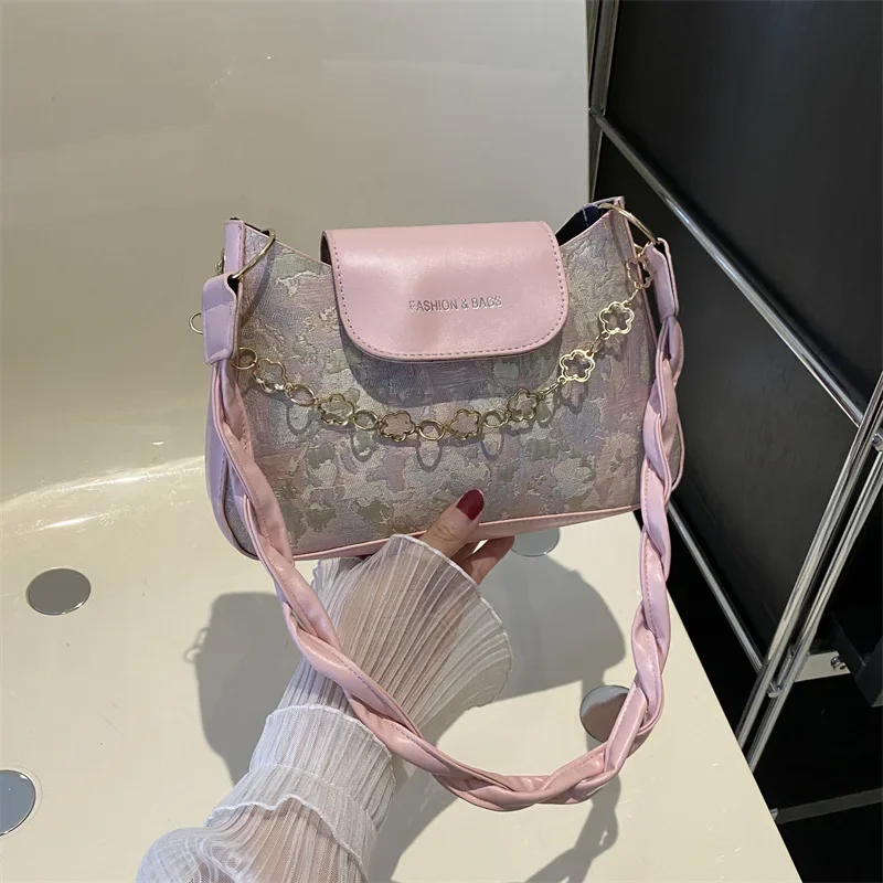 

Gentle and fashionable temperament woven shoulder bag women's texture foreign style small square bag