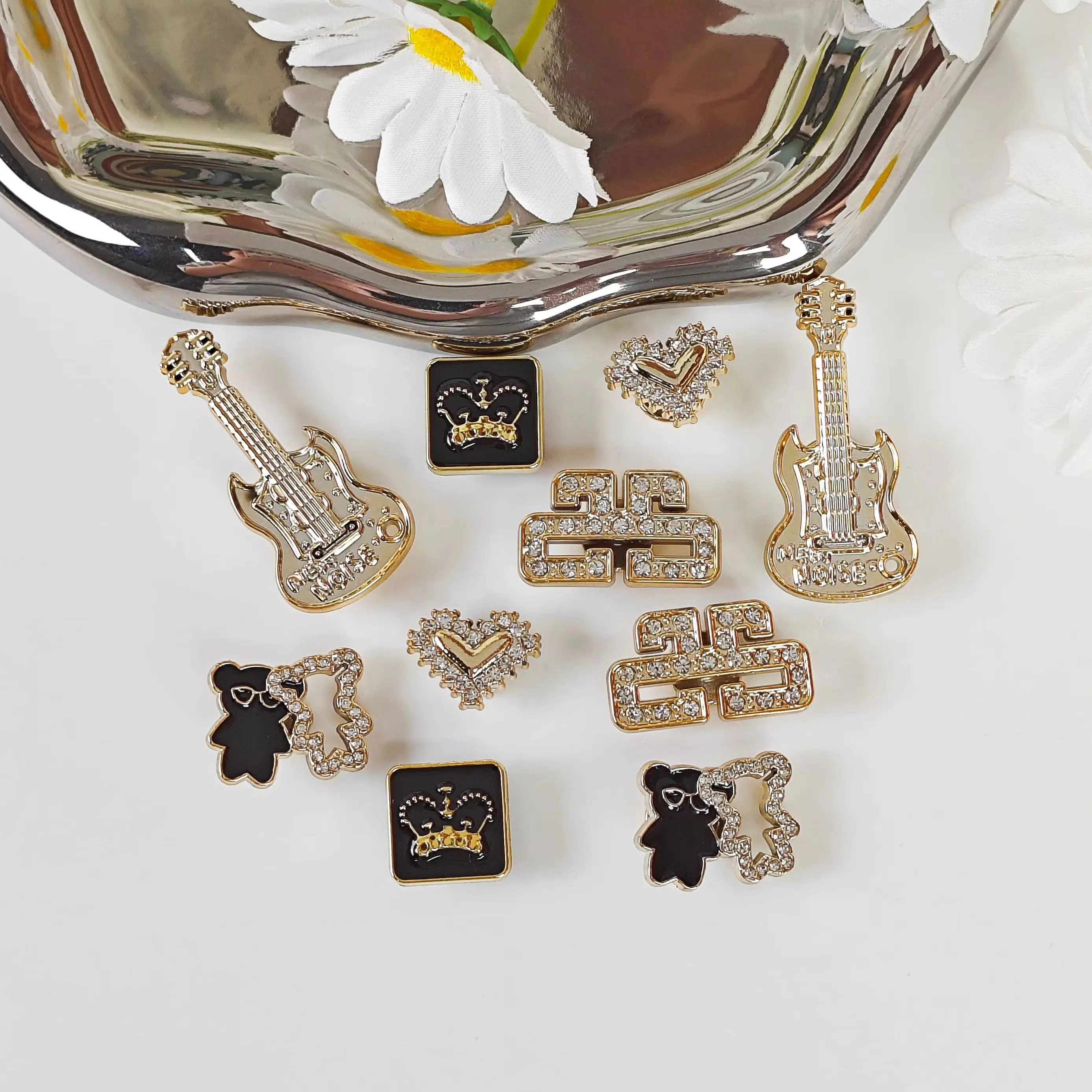 10Pcs DIY Shoe Decoration Charms: Shiny Guitar, Heart, Bear, Crown Decorative Clips, Non-Metal Lightweight Material, Y2K Fashion Versatile Cute Personality Accessories for Men and Women, Suitable for Eva Beach Shoes, Sandals, Removable Shoe Decoration, Holiday Gift