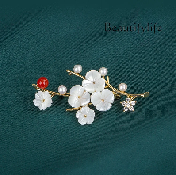 High-end natural pearl plum blossom brooch female high-end exquisite brooch pin hidden buckle