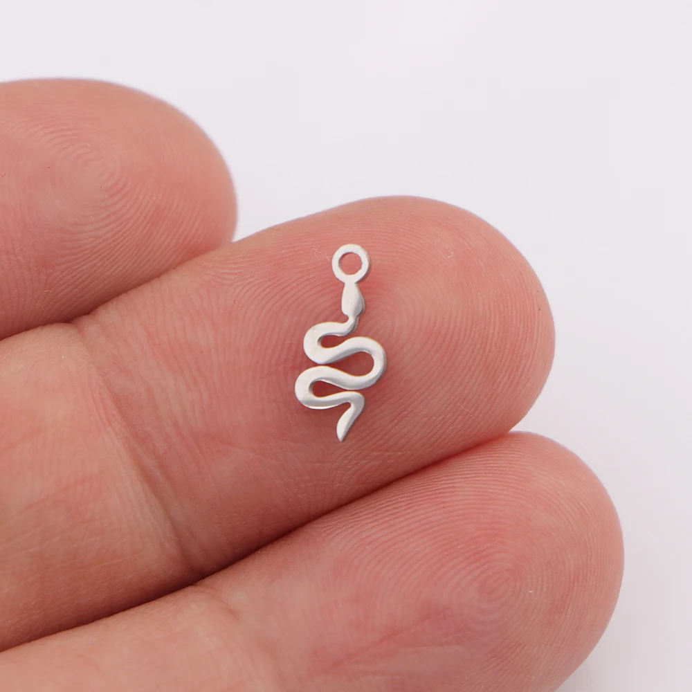 10pcs/lot 5x11mm Mirror Polished Stainless Steel Snake Charms Mini Animale Pendant Jewelry Accessories For DIY Jewelry Making