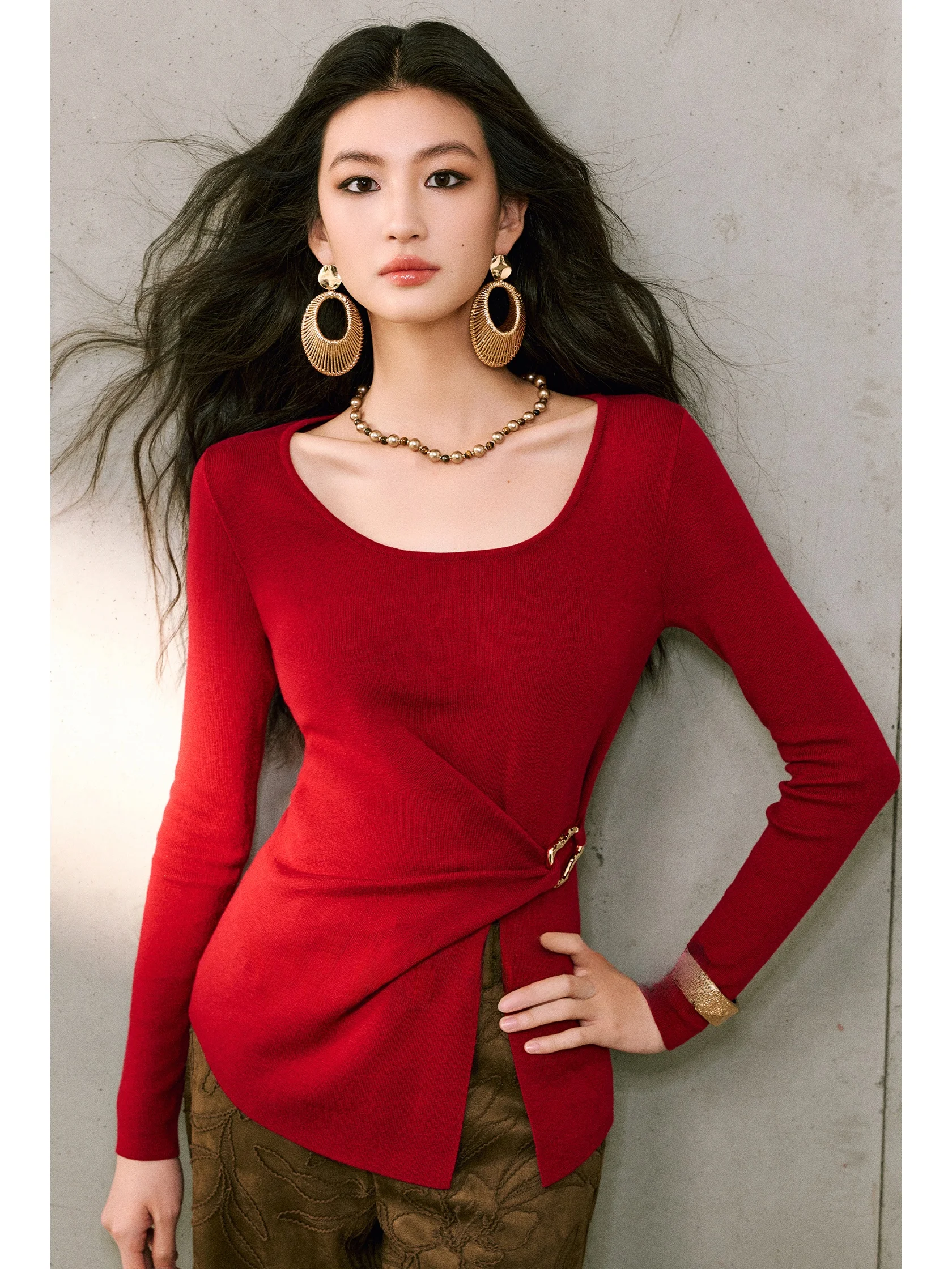 

Женский приталенный свитер WANGXO из высококачественной камвольной пряжи с U-образным вырезом, длинными рукавами и металлическим декором-петлей