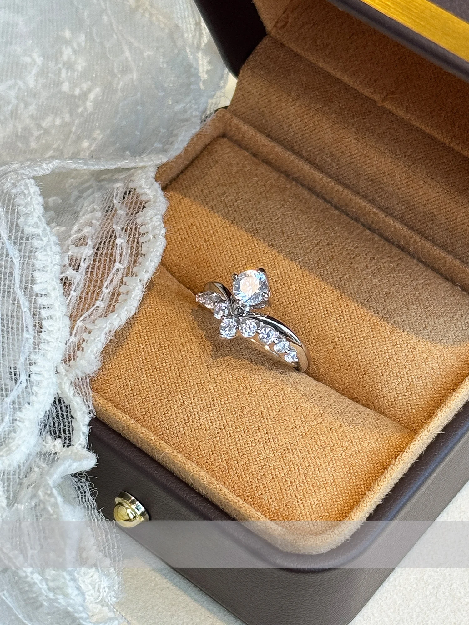 elegante-anello-a-corona-a-v-in-argento-s925-placcato-oro-gioiello-raffinato-per-donne