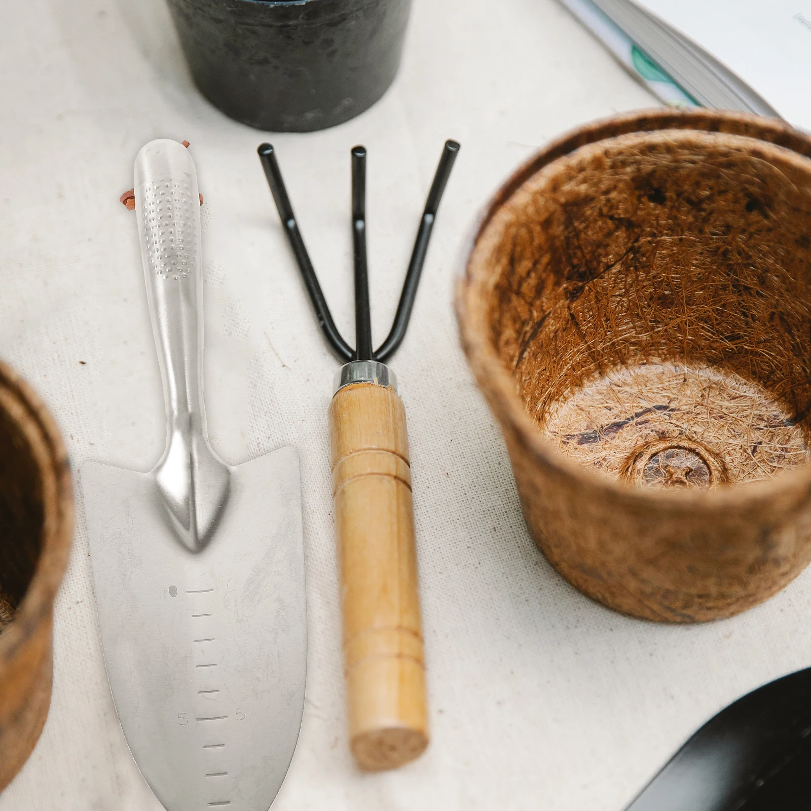 

Portable Mini Stainless Steel Hand Shovel Garden Trowel Silver Compact Camping Outdoor Emergency Tool Rustproof Seamless Handle