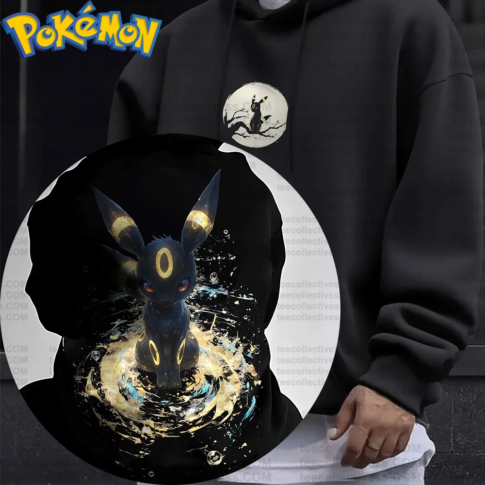 เสื้อฮู้ดผ้าฝ้ายลายการ์ตูนโปเกมอน สีดำ พิมพ์ลายตัวละครพร้อมดวงตาเรืองแสง ลายกิ่งไม้พระจันทร์ ท่าทางนั่ง สไตล์สตรีทแวร์