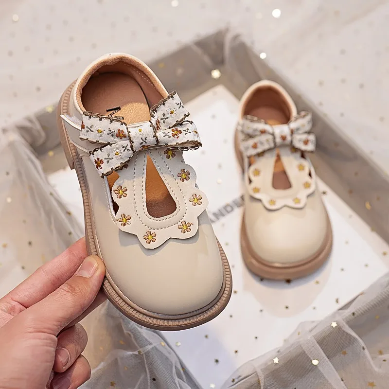 Herbst 2024 neue koreanische Version von Kinder bogen Prinzessin Schuhe Mädchen mit weichen Sohlen kleine Lederschuhe