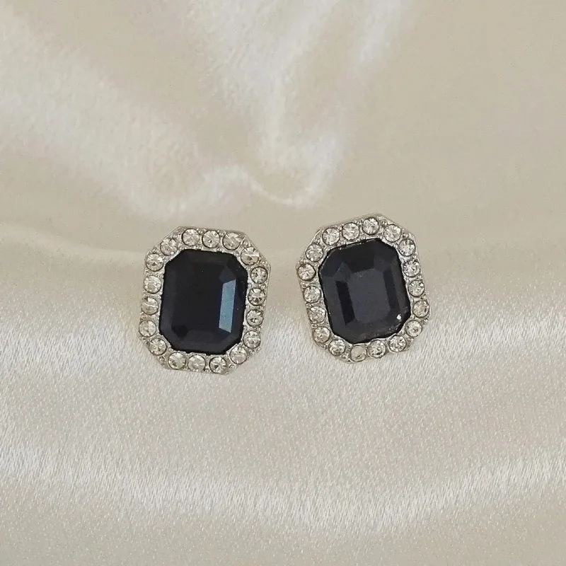 Elegant Black Geometry Stud Earrings for Women Rhinestones Acrylic Square Earrings Party Classic Design Trendy Jewelry Girl Gift