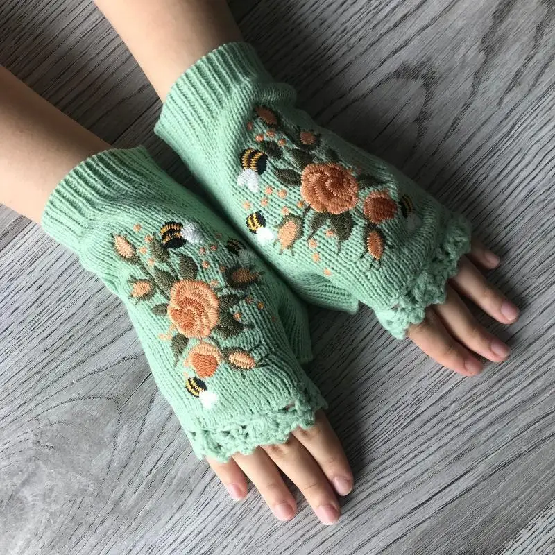 Niedliche Vintage-Handschuhe mit Stickerei, gestrickt, Bienenmuster, halbe Finger, fingerlose Handschuhe, koreanischer Stil, warme Winter-Wollhandschuhe, für den Außenbereich – Detail 3