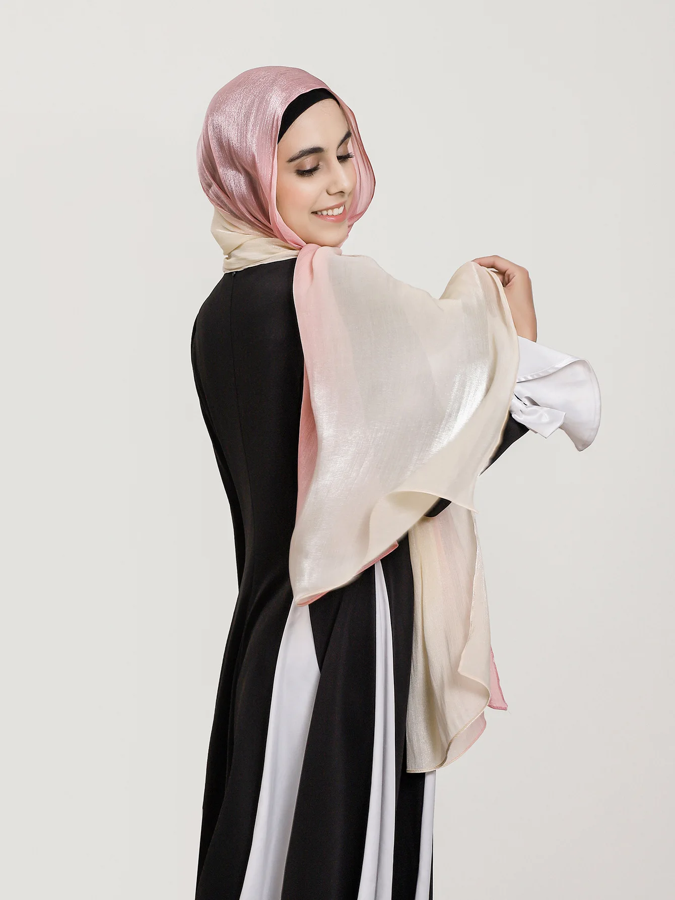 

Блестящий атласный мусульманский хиджаб, мягкий градиентный длинный шарф, женская шаль, тюрбан, исламская повязка на голову, банданы, легкий платок Bufanda