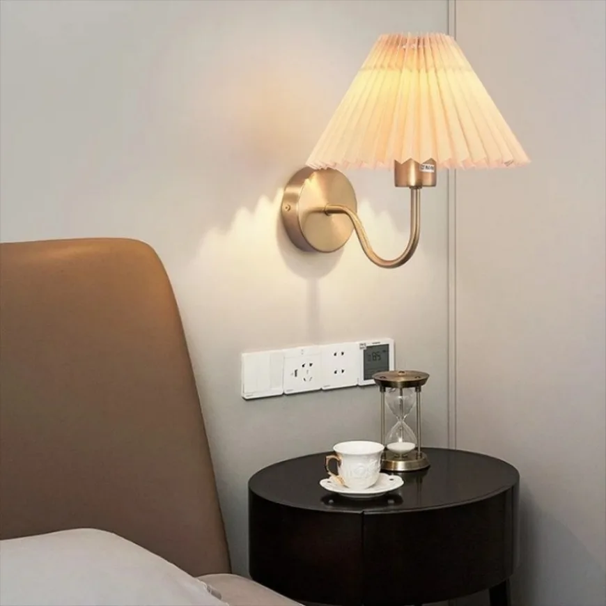 Lámpara de pared moderna de tela nórdica, luz decorativa plisada de estilo paraguas para dormitorio, mesita de noche, pasillo, sala de estar, luz