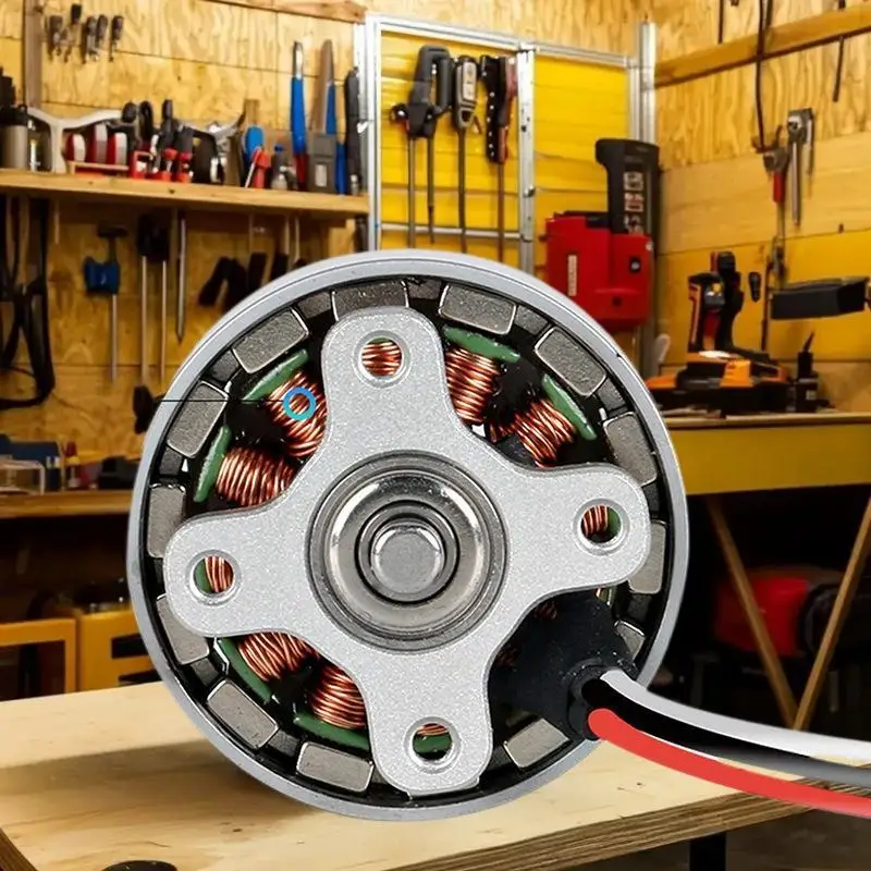 Motore brushless 1504 a unità singola con funzionalità Pan-Tilt per modelli quadricotteri